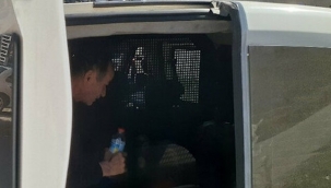 Eşinin parmağını ısırarak koparttı