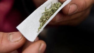 Uyuşturucu satıcısını tekme tokat dövdüler