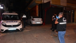 Alkol alıp annesini tekme tokat dövdü