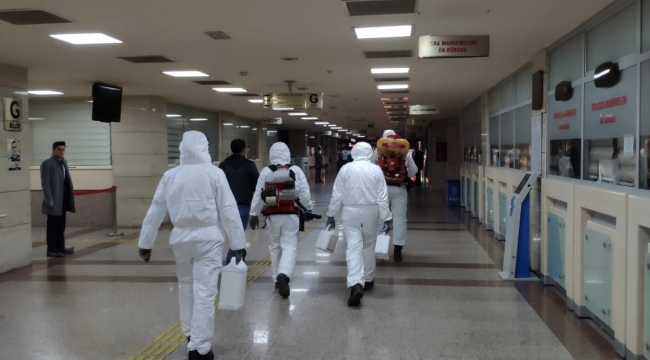 Özellikle nezarethane ile mahkemeler:'İzmir Adliye Sarayı'nda gece yarısı dezenfekte çalışması'