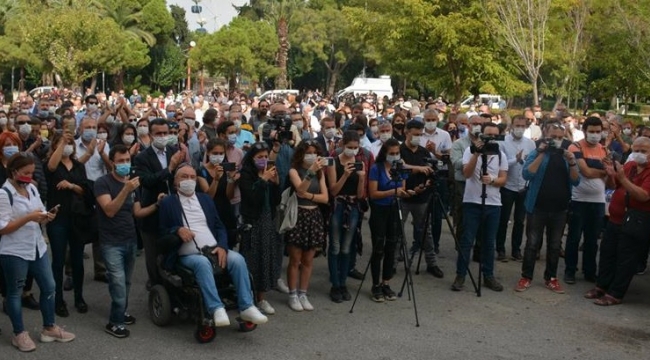 İzmirli avukatlardan '"Baroya ve genel kurula sahip çıktık" mesajı 