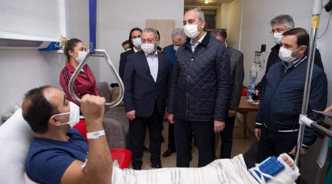 Adalet Bakanı Abdulhamit Gül icra katibi İlker Savaş'ı ziyaret etti
