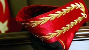 Devlet büyüklerine 'hakaret' eden savcıya para ve hapis cezası