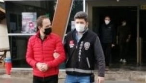 Sahte avukata adliyede suçüstü