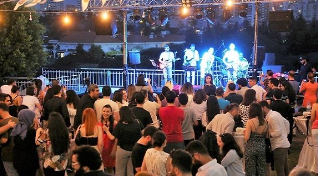 AVUKATLARDAN 'ROCK' KONSERİ