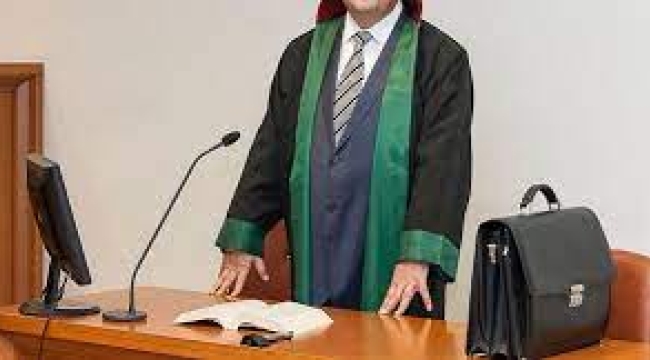 HACZE GELEN AVUKATIN ARACININ LASTİĞİNİ PATLATIP DARP ETTİLER