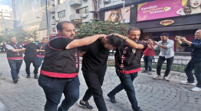 İzmir'de Kur'an-ı Kerim'e saygısızlık yapan 2 kişi tutuklandı