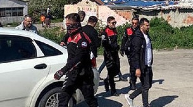 2 GÖZALTI:'BAYRAM ŞEKERİ DAĞITAN POLİSE ATEŞ AÇTILAR'