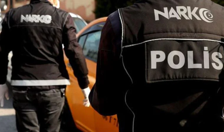 45 Gözaltı:'İzmir'de 500 polis 1 helikopter ve 8 narkotik köpeğiyle eş zamanlı uyuşturucu operasyonu'