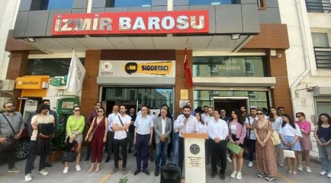 İzmir'de genç avukatlar sorunlarına çözüm istedi