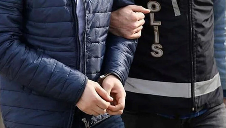 2 Kişi tutuklandı:'İzmir'de çek senet mafyasına operasyon'