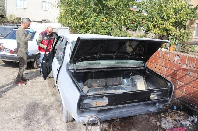 Depremzedelere ait hasarlı araçların şase numaralarını çalıntı araçlara takan çete çökertildi