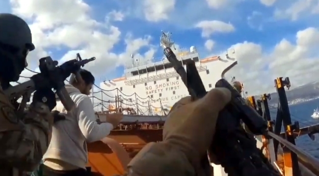 Ege'de sıcak saatler:'Liman görevlilerini kaçıran gemiye operasyon