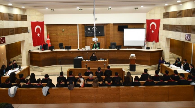 İzmir'de Ceza ve Hukuk Alanlarında Kurgusal Duruşma Çalışmaları Yapıldı