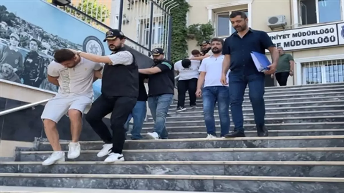 TEKNİK VE FİZİKİ TAKİP YAPILDI:'POLİSTEN LÜKS VİLLALARA JİKOLO OPERASYONU'