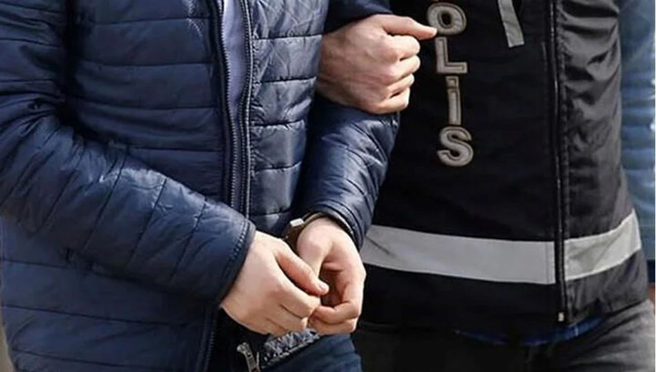 110 Gözaltı:'İzmir'de dev operasyon'
