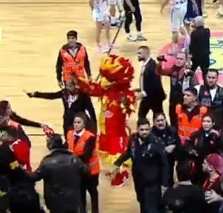 Hakemlere saldırma suçundan:'Göztepe'nin, 'K'ANKA'sı ilk maçta soluğu karakolda aldı'