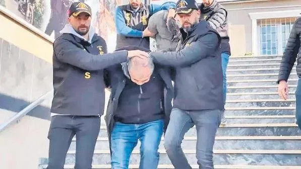 BODRUMSPOR BAŞKANININ VİLLASINI SOYANLAR YAKALANDI:'20 MİLYONLUK OPERASYON'