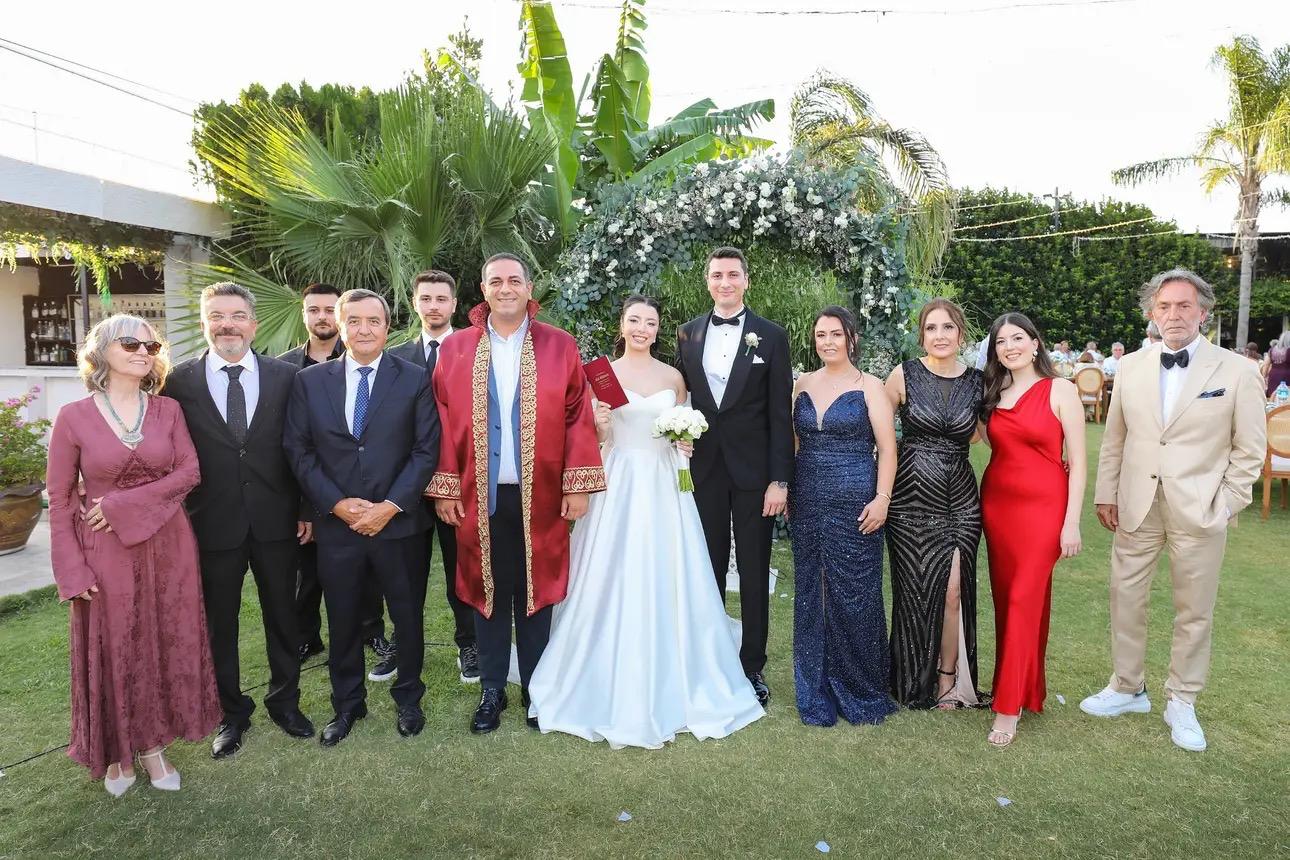 CAVİT AYDIN MÜDÜRÜN MUTLU GÜNÜ:'LİSEDE BAŞLAYAN AŞK 11 YIL SONRA EVLİLİKLE NOKTALANDI'