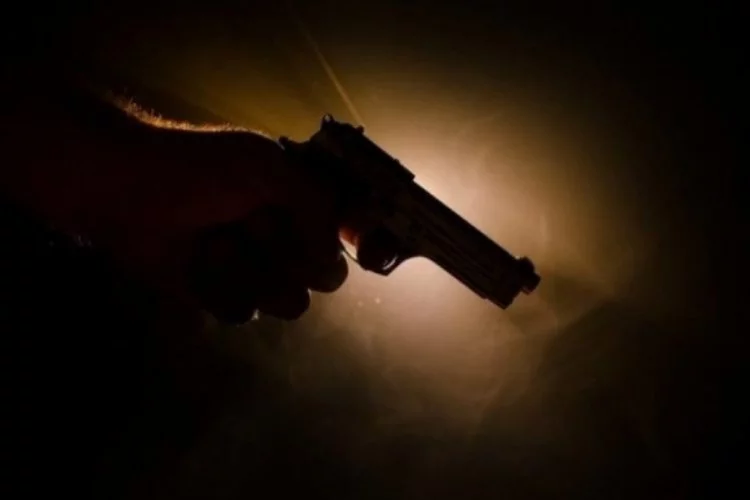 HASTANEDE HAYATINI KAYBETTİ:'AVUKATA ARAÇ İÇİNDE UZUN NAMLULU SİLAHLI SALDIRI'