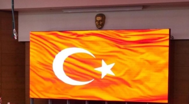 İZMİR ADLİYESİ SIFIR HARCAMAYLA LED EKRANLA SOSYAL TESİSİNİ MODERNLEŞTİRDİ
