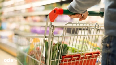 İNGİLTERE'YE KAÇAN EMANET KATİBİ KASADAKİ ALTINLARI MARKET ARABASIYLA ÇIKARMIŞ