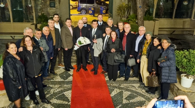 Yalnızlığa İnat Sadakat: İzmir Adliyesi'nin Duayenleri Hasret Giderdi!