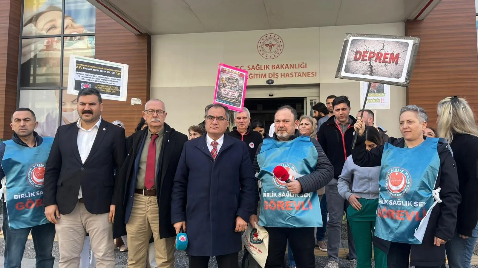 Birlik Sağlık Sen'den İzmir'de 'tabut bina' tepkisi: Ölmek istemiyoruz!